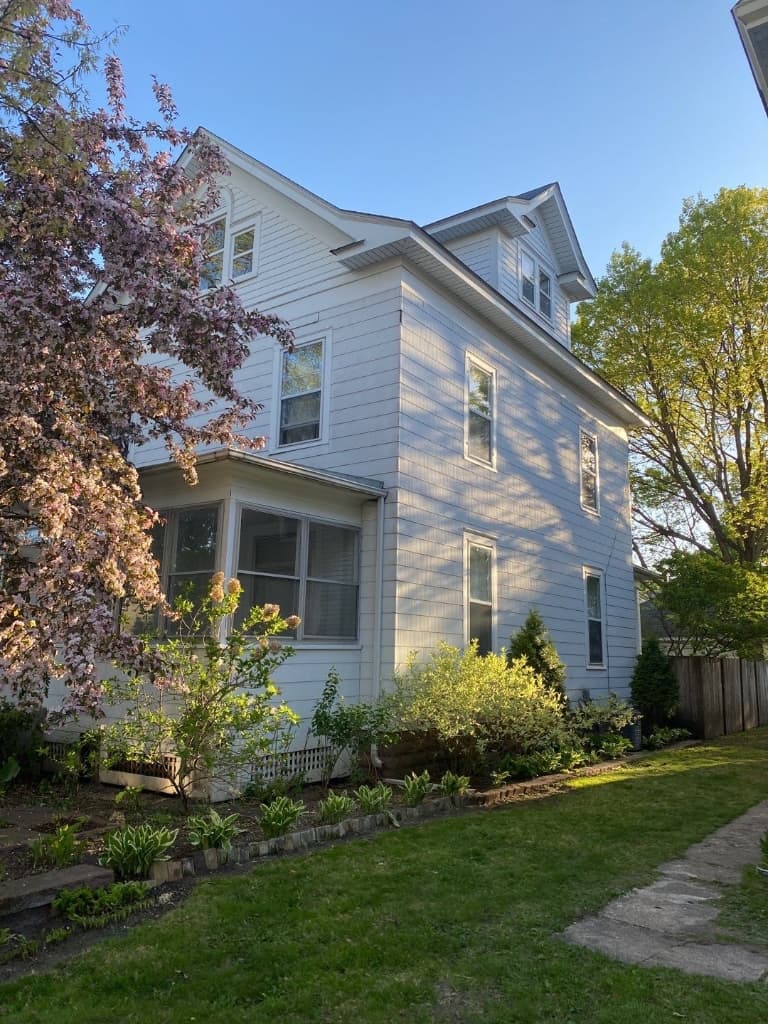 Fashionable Gray & White Siding