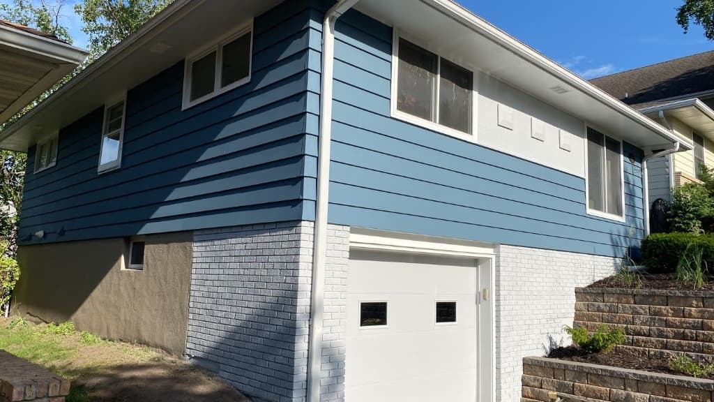 Smoky Blue & White Siding