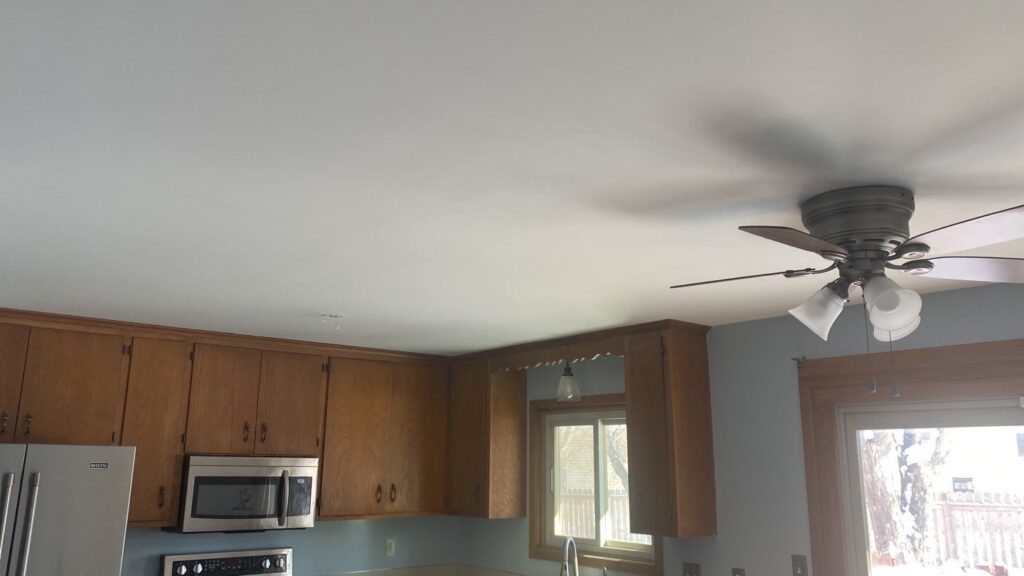 white ceiling painting by ceiling of Minneapolis, MN house professional house painters